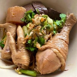 ก๋วยเตี๋ยวไก่ตุ๋นมะระแห้ง