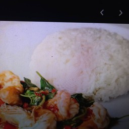 ข้าวกะเพรากุ้ง
