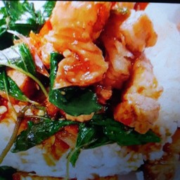 ข้าวกะเพราหมูกรอบ
