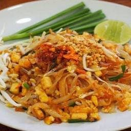 ผัดไทยใส่ไข่