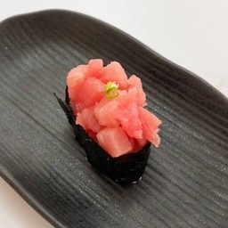 ซูชิทูน่าเต๋าสด