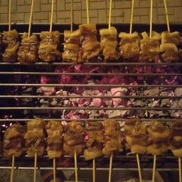 หมูปิ้งตลาดน้ำโอธยาย่างเตาถ่าน  หมูโบราณ  หมูปิ้งนมสด  ข้าวเหนียว