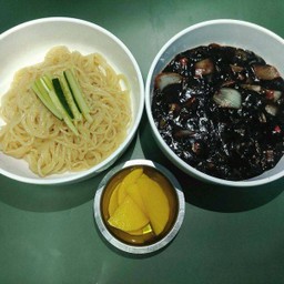 คันจาจัง แบบราดข้าว  ถ้าราดเส้นเกาหลีเลือกเพิ่มในtoppingจ้า간자짱Ganjjajang  bap