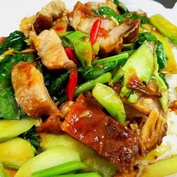 คะน้าหมูกรอบ