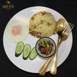 Fried rice with beans & egg on top