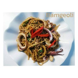 สปาเก็ตตี้ผัดกะเพราSpaghetti stir fried with thai basil