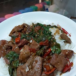 ข้าวกะเพราตับหมู