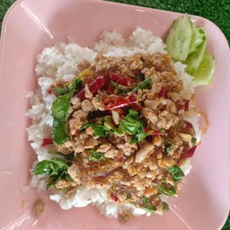 กระเพราหมูสับวุ้นเส้น