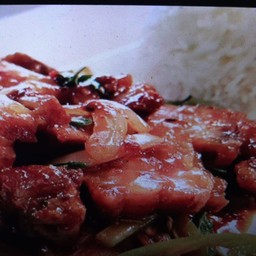 ข้าวหมูกรอบผัดน้ำพริกเผา