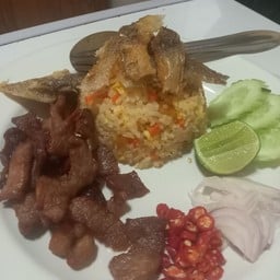 ข้าวผัดปลาสลิด+หมูทอด