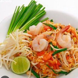 ผัดไทยกุ้งสด