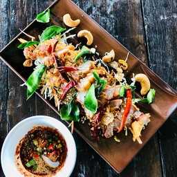 สามชั้นทอดน้ำปลา