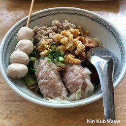 โชคดี บะหมี่เกี๊ยวยักษ์
