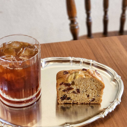 Bnn cake with almond and cranberry