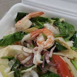 ข้าวผักรวมน้ำมันหอยทะเล