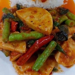 ผัดพริกแกงหมูยอ (กับ)