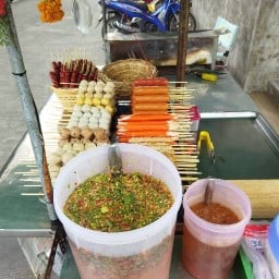 ลูกชิ้นปิ้งเตาถ่านป้าอ้อน(เอกชัย27)