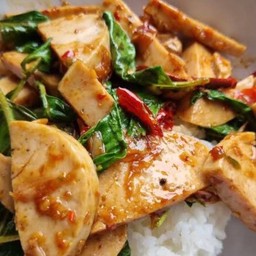 ข้าวกะเพราหมูยอ