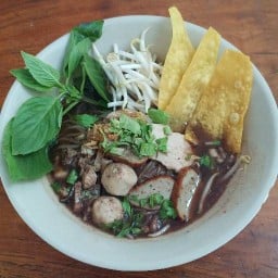 ก๋วยเตี๋ยว ยายติ๋ว สูตรโบราณ  แยกวัดหนองขาม