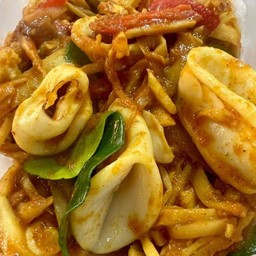 พริกแกงหมึกหน่อไม้ดองราดข้าว