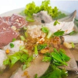 โกแอ็ด ต้มเลือดหมู เกาเหลา ข้าวต้มเครื่อง หน้าโรงแรมดีรักษ์