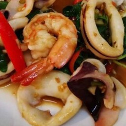 ผัดกะเพรา กุ้ง, หมึก