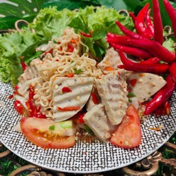 ยำมาม่าหมูยอ