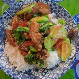 ข้าวราดคะน้าหมูกรอบ