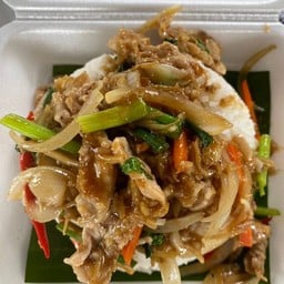 ไก่ผัดขิง (ราดข้าว)