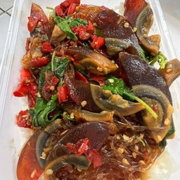 กะเพราไข่เยี่ยวม้าวุ้นเส้นราดข้าว