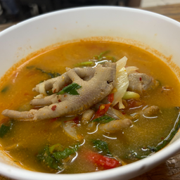 ต้มยำตีนไก่