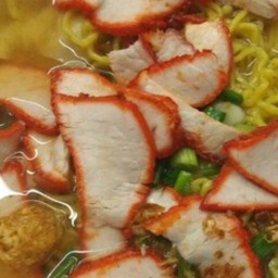 (ธรรมดา) บะหมี่น้ำ หมูแดง