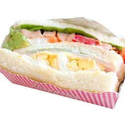 แซนวิชไส้ทะลัก (ไส้กรอก+ไข่ต้ม)