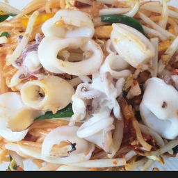 ผัดไทยวุ้นเส้นปลาหมึก