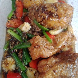 กะพงผัดพริกไทยดำ