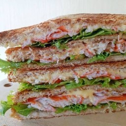 แซนวิชไส้ทะลัก (ไส้กรอก+ปูอัด)