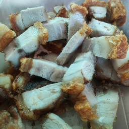 ข้าวผัดหมูกรอบ