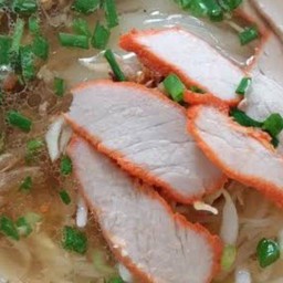 (ธรรมดา) ก๋วยเตี๋ยวน้ำ  ,เส้นเล็ก ,ใหญ่ ,หมี่ไวไว ,หมูแดง