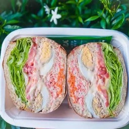 แซนวิชไส้ทะลัก (ไข่ต้ม+ปูอัด)