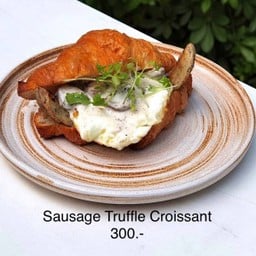 Sausage Truffle Croissant - ครัวซองใส่กรอกเห็ดทรัฟเฟิ้ล