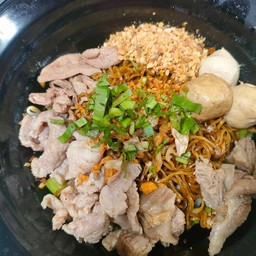 ก๋วยเตี๋ยวเรือยายอิ่ม&ตาคำ Byย้ายกรุง