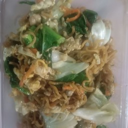 มาม่าผัดหมูสับ