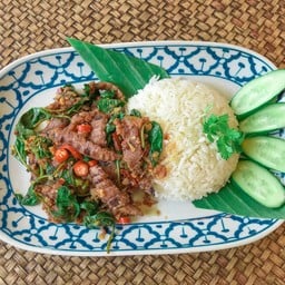 ข้าวราดกั้งแก้วผัดใบกะเพราพริกแห้ง