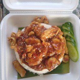 ไก่ค่ัวพริกเกลือ (ราดข้าว)