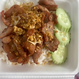ข้าวหมูทอดกระเทียม