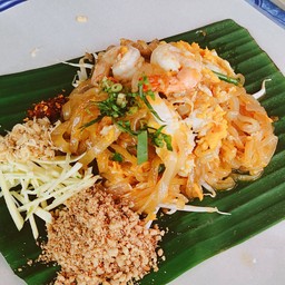 ข้าวกะเพรา ผัดไทย By เปรมิกา