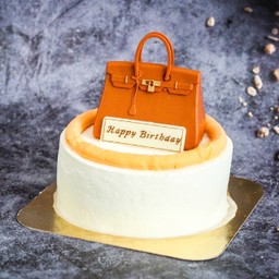 ครึ่งปอนด์ เค้กวนิลานมสด กระเป๋า Hermes