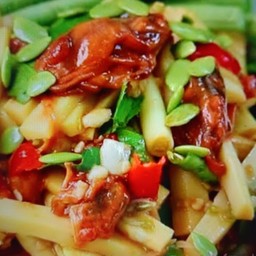 ตำหน้อไม้หอยดองปลาร้านัว