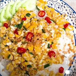ข้าวไข่คั่วพริกเกลือ