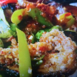 ผัดเผ็ดปลาดุกสด